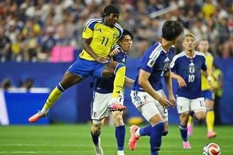 本田圭佑、田中碧のファウル判定に「なんでやねん！」　またも“新名言”「ショルダー、ショルダー、ショルダー！」