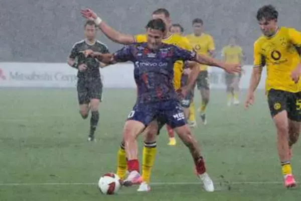 FC東京×ドルトムント、雷警報発令で異例の試合中断　約20分後に再開…国立競技場にゲリラ豪雨が直撃