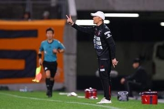 Jクラブに激震「ショックすぎて泣く」　開幕から1か月…突然の発表にファン騒然「まじかよ」