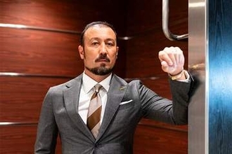 日本代表ユニの野球レジェンドが「骨格お化け」　同級生と“夢の共演”…ファン「最高です」