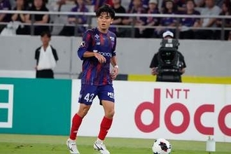 FC東京にアクシデント　DF橋本健人が足裏タックルで一発レッド…前半で数的不利の展開に
