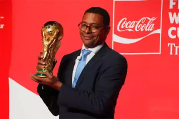 W杯レジェンド、日本は「私の人生、キャリアを変えた」　24年ぶりの“所作”に「重いです」