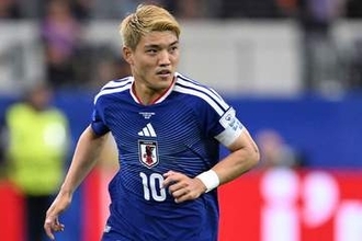 堂安律が叶えた8年越しの夢　W杯“落選の日”に誓った「10番で主将」…2人の力が宿った腕章