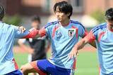 「中村敬斗が「恐ろしい爽やかさ」　対談相手に衝撃…対極の対決「なんか暑いと思ったら」」の画像1