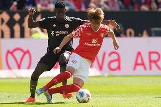 佐野海舟が3点関与の圧巻パフォも…バイエルンが後半だけで4得点の大逆転劇、伊藤洋輝もフル出場