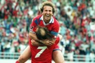 “神様”ジーコ来日の舞台裏「歴史的な転換点」　当時38歳も…鹿島が常勝軍団になった理由