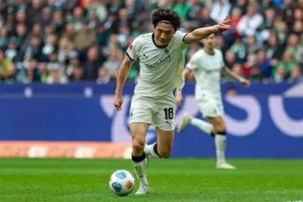 独日本人のアシスト「マジで何これ」　“幸運”なプレーが話題「笑うしかない」「おもろい」