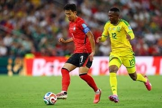 韓国が痛恨失点、決勝T進出に黄色信号　南アフリカのマセコが絶妙な左足弾…グループ最終節で3位転落か