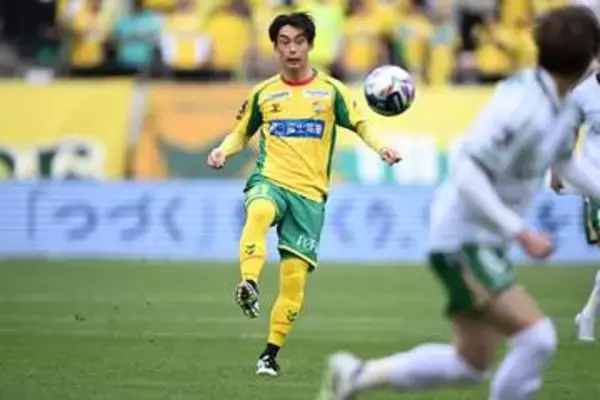 “浮き上がる一撃”に観客騒然「地鳴りのよう」　強烈右足…ファン衝撃「えげつない」