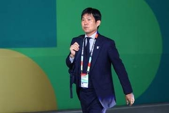 森保監督が国歌斉唱で涙浮かべる　チュニジア戦開始直前…初戦からスタメン4人変更