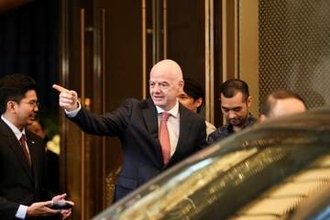 表彰式のFIFA会長が浴びせられた「クソ野郎」　UFFAによる刑事告訴の報道も…強まる拝金主義への風当たり