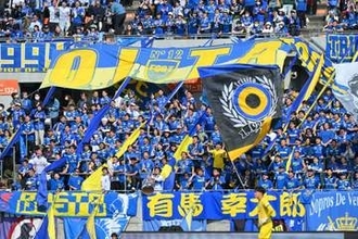 Jクラブ斬新ユニ「今まで見たことない」　太め十字ライン…ファン衝撃「パルマ彷彿」