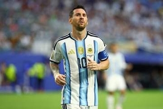 大健闘カーボベルデ、試合後は“おねだり”ラッシュ　メッシも苦笑「散々蹴り飛ばして…」