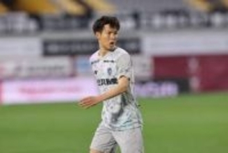 “地を這う一撃”が「漫画みたい」　フェイント→右足一閃…ファン衝撃「プロってすげえ」