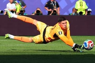 家族救うため「全用具を売却」　パラグアイ守護神の壮絶な過去…W杯優勝国撃破で無名から「英雄」へ