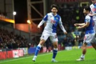 日本人→日本人の“電光石火”ゴール「完璧なフィニッシュ」　現地も高評価「素晴らしい貢献」