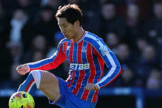 英名門MFを”弾き飛ばし”→チャンス演出「もう中盤の格」　代表OBがフィジカル注目「競走馬のよう」