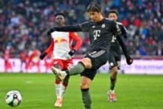 独日本人が「素晴らしい」ダイレクトボレー弾　クラブの新年一発目が「さすがのキック精度！」