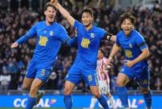 日本人トリオも着用「めっちゃ美しいシャツ」　欧州名門の"ペンギン柄ユニ"に歓喜「人生で最高」