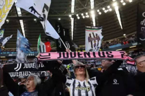 欧州名門新ユニのデザインが衝撃「斬新すぎ」　“縦”から“横”へ…SNS話題「レトロかっこいい」