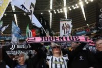 欧州名門新ユニのデザインが衝撃「斬新すぎ」　“縦”から“横”へ…SNS話題「レトロかっこいい」