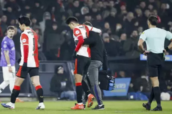 日本代表DFの負傷は「深刻でないことを願う」　ファン・ペルシー監督が言及「様子を見る」