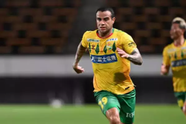 昇格を決めた助っ人FW「努力が報われた」　言葉詰まらせ涙「力になれたこと嬉しく思います」