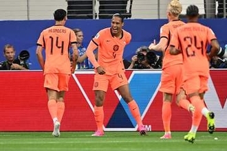 日本代表、オランダに先制点を献上　ファン・ダイクのヘッド炸裂…前大会と同じくリードを許す展開に
