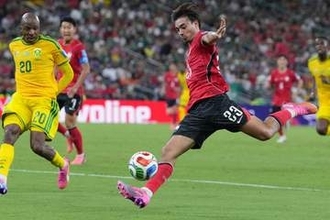 日本代表MF初弾の裏で…韓国代表に悲劇「劇的な事件が暗い影」 救急車で搬送「明らかに深刻な負傷」