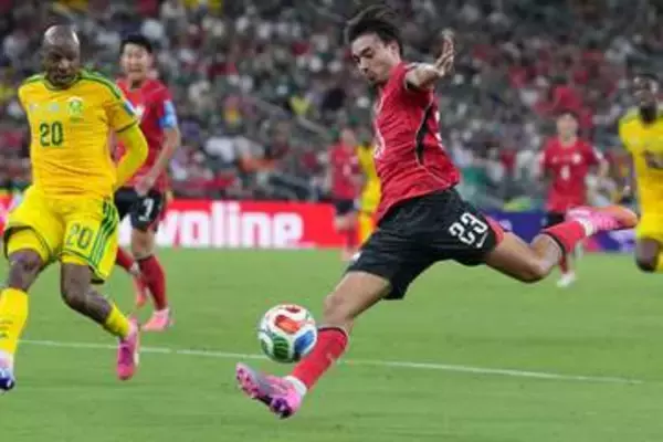 日本代表MF初弾の裏で…韓国代表に悲劇「劇的な事件が暗い影」 救急車で搬送「明らかに深刻な負傷」
