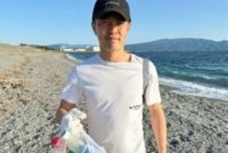 元日本代表FWが海辺でゴミ拾い　「SDGs」活動に反響「素晴らしい」「海が喜んでる」