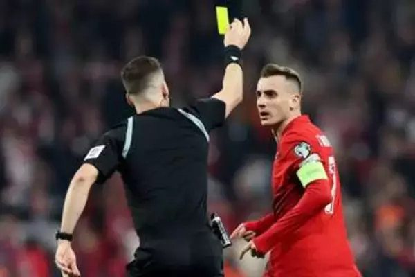 W杯で起こった“疑惑の判定”　劇的決勝弾も空中で試合終了…監督激怒「彼は時計係だ」