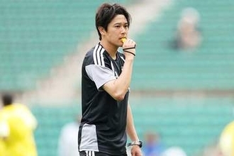 内田篤人は「オヤジの伝え方とは違う」元指揮官が驚いた指導センス…若い選手に「スッと入っていく」