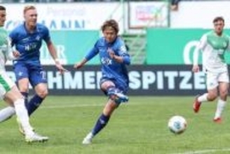 欧州でプレーの22歳若武者が「点決めとる」　ドリブル突破→こぼれ球をダイレクト弾「嬉しいニュース」