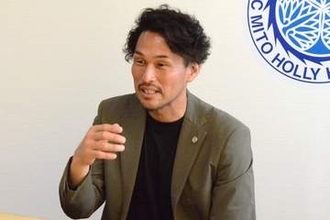 グラウンドに野球マウンド　水道で体洗う過酷環境からJ2へ…水戸のバンディエラが誓った命懸けの戦い