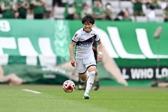 28歳の衝撃ゴラッソが「右利きじゃなかったっけ」　絶妙トラップ→逆足ミドル「コースえぐすぎる」