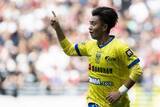 「試合開始たった9分で先制弾「強烈すぎる」　22歳日本人の欧州初G…挨拶がわりの一撃が「最高のスタート」」の画像1