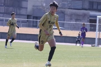 大迫勇也も背負った”伝統の9番”　FW歴半年で感じる重み…目指すべき「真のエース」