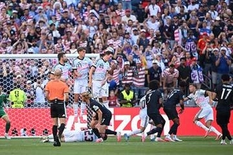 ベルギーW杯ユニが「一昔前の日本代表」　“桜っぽい”デザインの1着に「何柄っていうんだ…？」