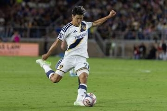 J1浦和、DF山根視来の完全移籍加入を発表 　背番号は6に決定「歴史を作れるように全力を尽くしたい」