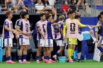 長友佑都、出番なしも「声もガラガラ」　ベンチで鼓舞…ドロー発進も「日本人の魂を見せられた」
