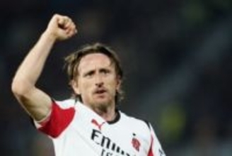 イタリア名門の新ユニ「あまり見ない」　"トマト色”の1着にファン反響「90年代っぽさがある」