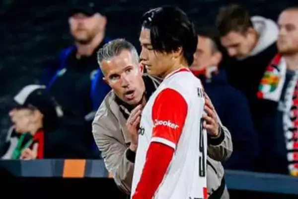 ファン・ペルシーが上田綺世に「伝えて」　得点ランク独走もさらなる要求「私のようなタイプではないが」