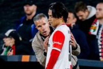 ファン・ペルシーが上田綺世に「伝えて」　得点ランク独走もさらなる要求「私のようなタイプではないが」