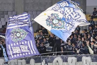 J1クラブ新ユニで「恒例となっている」　蜂モチーフの幾何学模様…統一されたデザインが「クラシカル」