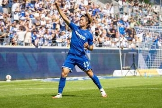 22歳日本人が「まるでW杯の上田綺世」　空中で“時止まる”…代表OB驚嘆の身体能力「これはすごい」