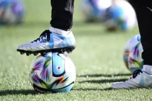 5部クラブの“移動着”が「斬新！」　地元産のデニム…ファン絶賛「カッコよすぎる」