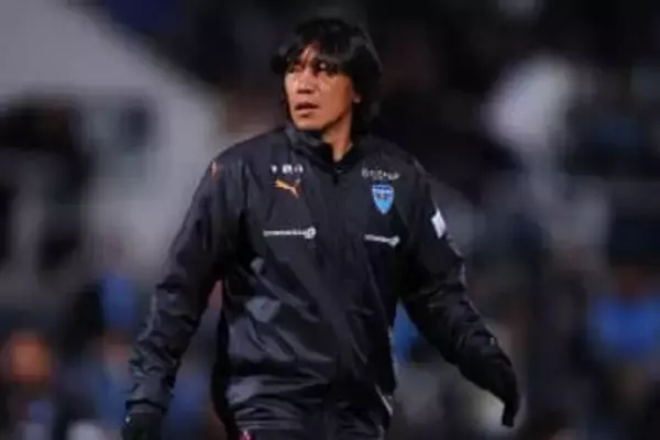 中村俊輔が「健在すぎる」　選手らへ”FK講座”…高精度の一撃が話題「まだやれそう」