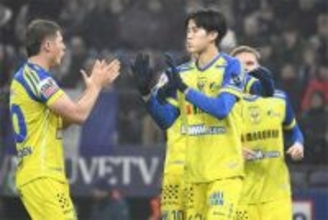 自陣ゴール前からアシスト「ヤバすぎ」　現役日本代表の妙技が「あまりにも美しい」