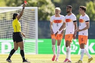 日本対戦のオランダ代表MFは処分なし　ウズベキスタン戦で一発退場…今季リーグ戦14得点